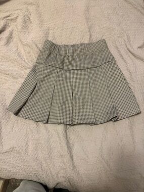 Olive & Oak Black and White Mini Pleated Skirt